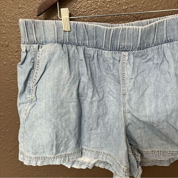 Torrid 3.5 Inch Pull-On Lightweight Denim High-Rise Short - Picture 11 of 16